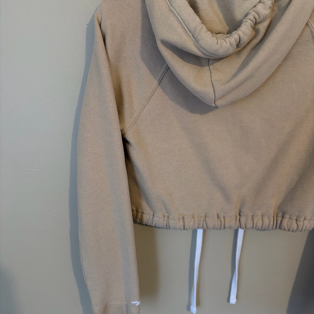 Hollister Women's Beige Cropped Hoodie - Picture 6 of 6